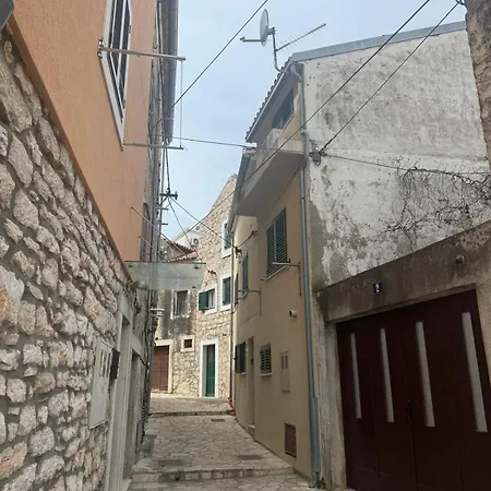Lucev House Apartment *